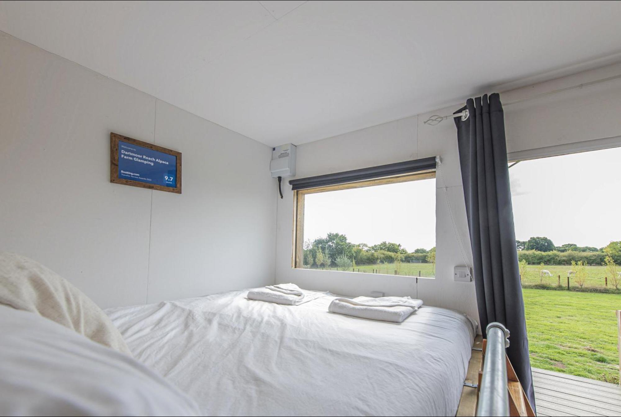 Dartmoor Reach Alpaca Farm Heated Cabins 5 Mins Drive To Dartmoor Bovey Tracey Room photo